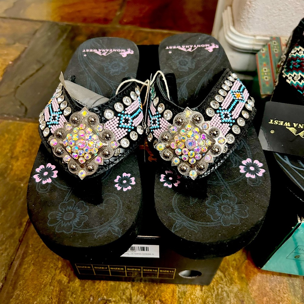 Montana West size 6 flip flops